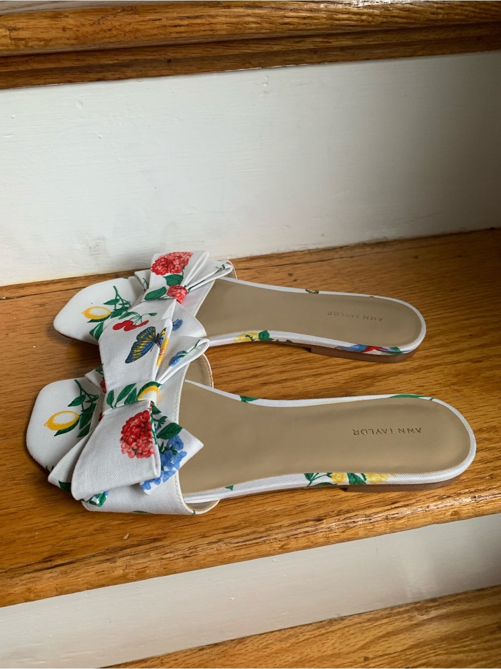 Floral flip Flops NWT